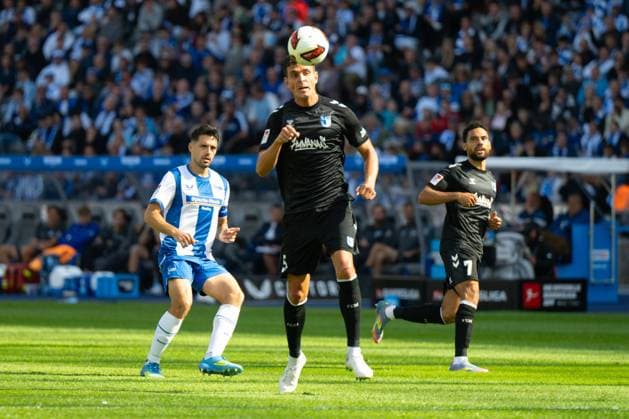 Tobias Müller 5 (1. FC Magdeburg) klärt den Ball per Kopf vor Josip Brekalo 7 (Hertha BSC), Hertha BSC Berlin vs. 1. FC Magdeburg, Fussball, 2. Bundesliga, 4. Spieltag, 2026 2027, 06.09.2026 DFB regulations prohibit any use of photographs as image sequences and or quasi-video Berlin Berlin Deutschland *** Tobias Müller (5, 1 FC Magdeburg) clears the ball with a header in front of Josip Brekalo (7, Hertha BSC), Hertha BSC Berlin vs. 1 FC Magdeburg, Soccer, 2. Bundesliga, Matchday 4, 2026–2027, September 6, 2026 DFB regulations prohibit any use of photographs as image sequences and or quasi-video Berlin, Berlin, Germany Copyright: xkolbert-press MarkusxVerwimpx