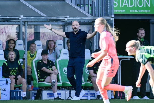 Fußball I Frauen I Saison 2026-2027 I Bundesliga I 3. Spieltag I VfL Wolfsburg - SV Werder Bremen I 06.09.2026 Stephan Lerch (Trainer, VfL Wolfsburg) hebt die Arme Wolfsburg AOK Stadion Niedersachsen Deutschland *** Soccer I Women s I 2026–2027 Season I Bundesliga I Matchday 3 I VfL Wolfsburg vs. SV Werder Bremen I September 6, 2026: Coach Stephan Lerch of VfL Wolfsburg raises his arms at the AOK Stadium in Wolfsburg, Lower Saxony, Germany Copyright: xLobeca InesxHähnelx
