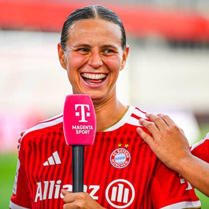 06.09.2026, München, Deutschland. Google Pixel Frauen-Bundesliga: FC Bayern München Frauen gegen SC Freiburg Frauen am FC Bayern Campus. Klara Bühl (FC Bayern Frauen) im Interview. *** September 6, 2026, Munich, Germany Google Pixel Women s Bundesliga: FC Bayern Munich Women vs. SC Freiburg Women at the FC Bayern Campus Klara Bühl; Interview with FC Bayern Women