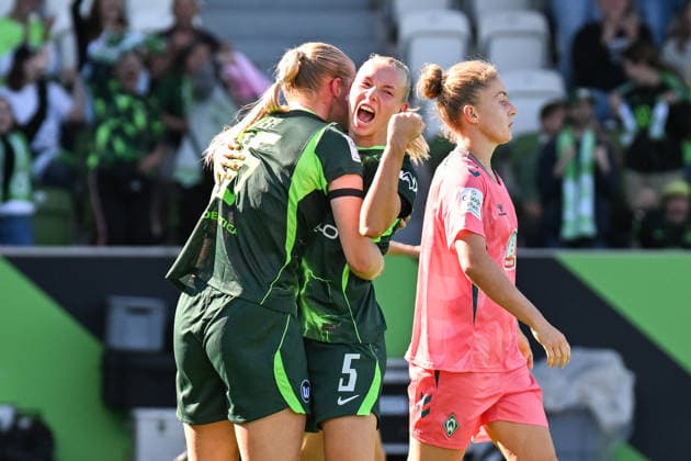 Fußball I Frauen I Saison 2026-2027 I Bundesliga I 3. Spieltag I VfL Wolfsburg - SV Werder Bremen I 06.09.2026 Torjubel und Siegjubel bei Ella Peddemors (5, VfL Wolfsburg) (Mitte) Wolfsburg AOK Stadion Niedersachsen Deutschland *** Soccer I Women s I 2026–2027 Season I Bundesliga I Matchday 3 I VfL Wolfsburg vs. SV Werder Bremen I September 6, 2026 Goal celebrations and victory cheers for Ella Peddemor s 5th goal, VfL Wolfsburg at the AOK Stadion in Lower Saxony, Germany Copyright: xLobeca InesxHähnelx
