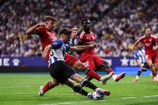 September 6, 2026, Cornella, Barcelona, SPAIN: Javi Hernandez of RCD Espanyol and Kike Salas of Sevilla FC in action during the Spanish league, LaLiga EA Sports, football match played between RCD Espanyol and Sevilla CF at RCDE Stadium on September 06, 2026 in Cornella, Spain. RCD Espanyol V Sevilla CF - LaLiga EA Sports  - ZUMAa181 20260906_zaa_a181_307 Copyright: xJavierxBorregox