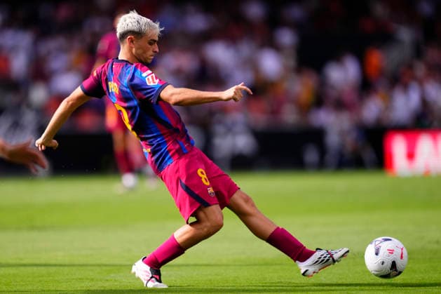 Valencia CF v FC Barcelona, Barca - LaLiga EA Sports 2026 27 Pedri central midfield of Barcelona and Spain does passed during the LaLiga EA Sports 2026 27 match between Valencia CF and FC Barcelona at Estadi de Mestalla on September 6, 2026 in Valencia, Spain. Valencia Spain  Copyright: xJosexBretonx originalFilename:bretonhernandez-valencia260906_npnFk.jpg