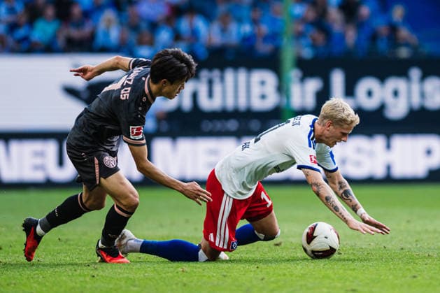 1. Bundesliga: Hamburger SV vs. 1. FSV Mainz 05, 06.09.2026 Jae Sung Lee (1. FSV Mainz 05, 7) gegen Albert Gronbaek Erlykke (Hamburger SV, 11), Zweikampf; Fußball, 1. Bundesliga, 2. Spieltag: Hamburger SV vs. 1. FSV Mainz 05 am 06.09.2026 im Volksparkstadion, Hamburg DFL REGULATIONS PROHIBIT ANY USE OF PHOTOGRAPHS AS IMAGE SEQUENCES AND OR QUASI-VIDEO. *** 1 Bundesliga: Hamburger SV vs. 1 FSV Mainz 05, September 6, 2026; Jae Sung Lee (1 FSV Mainz 05), 7, vs. Albert Gronbaek Erlykke (Hamburger SV), 11; soccer tackle, 1 Bundesliga, Matchday 2: Hamburger SV vs. 1 FSV Mainz 05 on September 6, 2026, at the Volksparkstadion, Hamburg. DFL regulations prohibit any use of photographs as image sequences and or quasi-video. Copyright: xBEAUTIFULxSPORTS Tonhäuserx