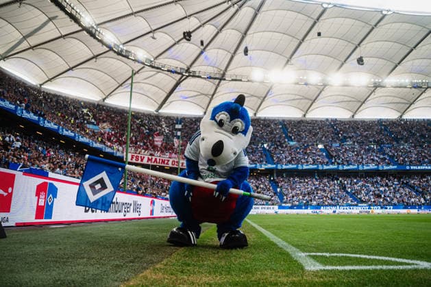 1. Bundesliga: Hamburger SV vs. 1. FSV Mainz 05, 06.09.2026 Dino Hermann spielt mit der Eckfahne; Fußball, 1. Bundesliga, 2. Spieltag: Hamburger SV vs. 1. FSV Mainz 05 am 06.09.2026 im Volksparkstadion, Hamburg DFL REGULATIONS PROHIBIT ANY USE OF PHOTOGRAPHS AS IMAGE SEQUENCES AND OR QUASI-VIDEO. *** 1 Bundesliga: Hamburger SV vs. 1 FSV Mainz 05, September 6, 2026. Dino Hermann plays soccer with the corner flag, 1 Bundesliga, Matchday 2: Hamburger SV vs. 1 FSV Mainz 05 on September 6, 2026, at the Volksparkstadion, Hamburg. DFL regulations prohibit any use of photographs as image sequences and or quasi-video. Copyright: xBEAUTIFULxSPORTS Tonhäuserx