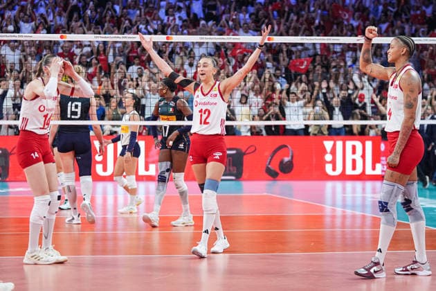 Turkiye retain European women s volleyball title with 3-2 win over Italy ISTANBUL, TURKIYE - SEPTEMBER 6: Players of the Turkish National Women’s Volleyball Team celebrate after defeating Italy 3-2 in the final to win the 2026 CEV Women’s European Volleyball Championship at Sinan Erdem Sports Hall in Istanbul, Turkiye, on September 6, 2026. Cemal Yurttas Anadolu Istanbul Turkey. Editorial use only. Please get in touch for any other usage.  Copyright: x2026xAnadoluxCemalxYurttasx