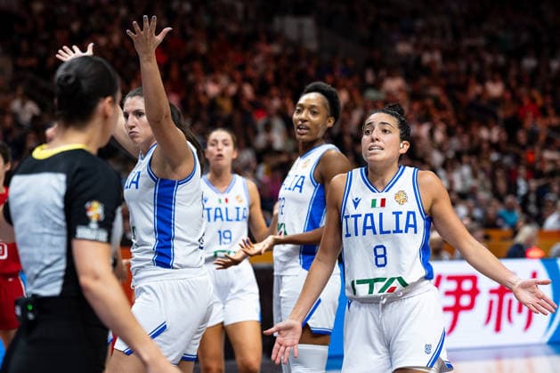 Sara Madera (Italien, 14) und Costanza Verona (Italien, 08) sauer, GER, Italien vs. USA, Basketball, FIBA Women s World Cup 2026, Gruppenphase, Spieltag 2, 06.09.2026 GER, Italien vs. USA, Basketball, FIBA Women s World Cup 2026, Gruppenphase, Spieltag 2, 06.09.2026 Berlin Copyright: xEibner-Pressefoto MaxxVincenx EP_MVN