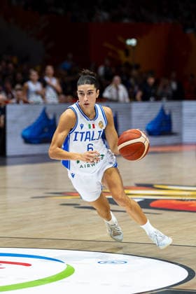 Francesca Pasa (Italien, 06) im Dribbling, Einzelbild, Einzelfoto, Portrait, Portraet, Freisteller, GER, Italien vs. USA, Basketball, FIBA Women s World Cup 2026, Gruppenphase, Spieltag 2, 06.09.2026 GER, Italien vs. USA, Basketball, FIBA Women s World Cup 2026, Gruppenphase, Spieltag 2, 06.09.2026 Berlin Copyright: xEibner-Pressefoto MaxxVincenx EP_MVN
