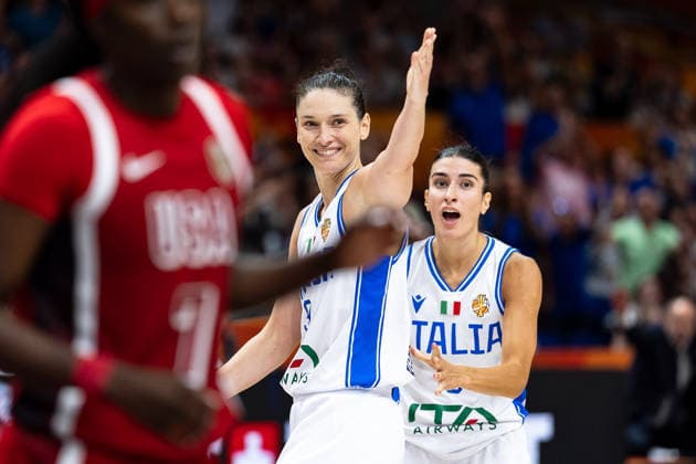 Cecilia Zandalasini (Italien, 09) und Francesca Pasa (Italien, 06) enttaeuscht Enttaeuschung, sauer auf Schiedsrichter, GER, Italien vs. USA, Basketball, FIBA Women s World Cup 2026, Gruppenphase, Spieltag 2, 06.09.2026 GER, Italien vs. USA, Basketball, FIBA Women s World Cup 2026, Gruppenphase, Spieltag 2, 06.09.2026 Berlin Copyright: xEibner-Pressefoto MaxxVincenx EP_MVN