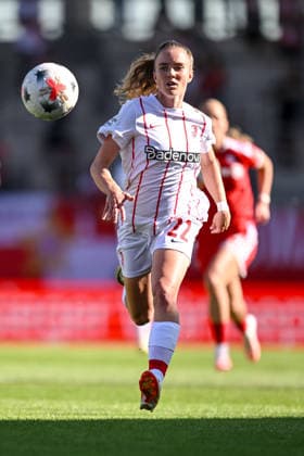 Muenchen, Deutschland, 06.09.26: Lisa Kolb (SC Freiburg Frauen) in Aktion, am Ball, Einzelaktion waehrend des Google Pixel Frauen-Bundesliga - Spiels zwischen dem FC Bayern Muenchen vs SC Freiburg in der FC Bayern Campus am 06. September 2026 in Muenchen, Deutschland. (Foto von Harry Langer DeFodi Images) Muenchen, Germany, 06.09.26: Lisa Kolb (SC Freiburg Frauen) controls the Ball during the Google Pixel Frauen-Bundesliga - match between FC Bayern Muenchen vs SC Freiburg at FC Bayern Campus on September 6, 2026 in Muenchen, Germany. (Photo by Harry Langer DeFodi Images) DFB DFL REGULATIONS PROHIBIT ANY USE OF PHOTOGRAPHS AS IMAGE SEQUENCES AND OR QUASI-VIDEO. (Photo by Harry Langer DeFodi Images) - *** Munich, Germany, September 6, 2026: Lisa Kolb of SC Freiburg Women in action, on the ball, making a solo run during the Google Pixel Women s Bundesliga match between FC Bayern Munich and SC Freiburg at the FC Bayern Campus on September 6, 2026, in Munich, Germany Photo by Harry Langer DeFodi Images Munich, Germany, September 6, 2026 Lisa Kolb of SC Freiburg controls the ball during the Google Pixel Women’s Bundesliga match between FC Bayern Munich and SC Freiburg at the FC Bayern Campus on September 6, 2026 in Munich, Germany. Photo by Harry Langer, DeFodi Images. DFB and DFL regulations prohibit any use of photographs as image sequences and or quasi-video. Photo by Harry Langer, DeFodi Images