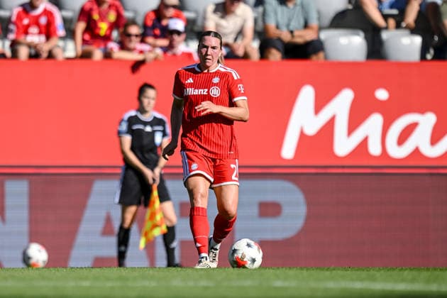 Muenchen, Deutschland, 06.09.26: Vanessa Gilles (FC Bayern Muenchen Frauen) in Aktion, am Ball, Einzelaktion waehrend des Google Pixel Frauen-Bundesliga - Spiels zwischen dem FC Bayern Muenchen vs SC Freiburg in der FC Bayern Campus am 06. September 2026 in Muenchen, Deutschland. (Foto von Harry Langer DeFodi Images) Muenchen, Germany, 06.09.26: Vanessa Gilles (FC Bayern Muenchen Frauen) controls the Ball during the Google Pixel Frauen-Bundesliga - match between FC Bayern Muenchen vs SC Freiburg at FC Bayern Campus on September 6, 2026 in Muenchen, Germany. (Photo by Harry Langer DeFodi Images) DFB DFL REGULATIONS PROHIBIT ANY USE OF PHOTOGRAPHS AS IMAGE SEQUENCES AND OR QUASI-VIDEO. (Photo by Harry Langer DeFodi Images) - *** Munich, Germany, September 6, 2026 — Vanessa Gilles of FC Bayern Munich Women in action, on the ball, making a solo run during the Google Pixel Women s Bundesliga match between FC Bayern Munich and SC Freiburg at the FC Bayern Campus on September 6, 2026, in Munich, Germany Photo by Harry Langer DeFodi Images Munich, Germany, September 6, 2026 Vanessa Gilles FC Bayern Munich Women controls the ball during the Google Pixel Women’s Bundesliga match between FC Bayern Munich and SC Freiburg at the FC Bayern Campus on September 6, 2026 in Munich, Germany Photo by Harry Langer DeFodi Images DFB DFL REGULATIONS PROHIBIT ANY USE OF PHOTOGRAPHS AS IMAGE SEQUENCES AND OR QUASI-VIDEO Photo by Harry Langer DeFodi Images