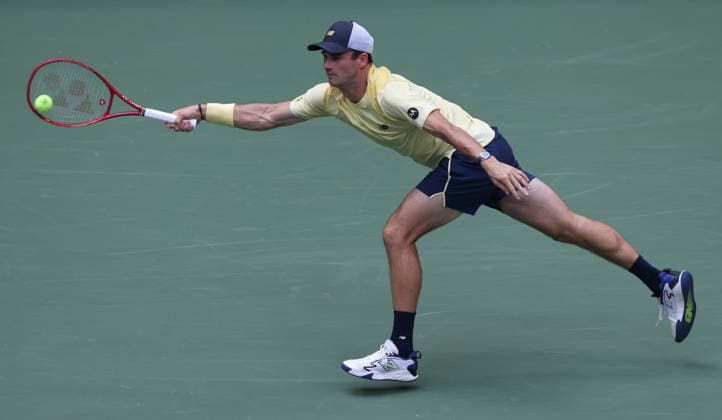 US Open tennis tournament - Day 8 Tommy Paul of the US in action against Carlos Alcaraz of Spain during the Men s Singles round of 16 at the US Open Tennis Championships in Flushing Meadows, New York, USA, 06 September 2026. FLUSHING MEADOWS NEW YORK United States  Copyright: xBRIANxHIRSCHFELDx