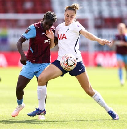 Spurs v West Ham Women 06 September 2026, London - Women s Super League - Tottenham Hotspur v West Ham United - Ella Morris of Tottenham Hotspur and Viviane Asseyi of West Ham United - Photo: Jacques Feeney Offside. London UK Copyright: xJacquesxFeeneyx xOffsidexOffside