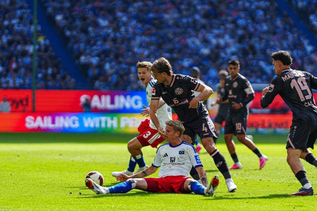 Albert Gronbaek (Hamburger SV, 11), Stefan Posch (1. FSV Mainz 05, 04) GER, Hamburger SV vs. 1. FSV Mainz 05, Fußball, 1. Bundesliga, Spieltag 02, Saison 2026 2027, 06.09.2026 DFL REGULATIONS PROHIBIT ANY USE OF PHOTOGRAPHS AS IMAGE SEQUENCES AND OR QUASI-VIDEO GER, Hamburger SV vs. 1. FSV Mainz 05, Fußball, 1. Bundesliga, Spieltag 02, Saison 2026 2027, 06.09.2026 Hamburg *** Albert Gronbaek, Hamburger SV, 11; Stefan Posch, 1 FSV Mainz 05, 04 (GER); Hamburger SV vs. 1 FSV Mainz 05, Soccer, Bundesliga 1, Matchday 02, 2026–2027 Season, September 6, 2026 DFL regulations prohibit any use of photographs as image sequences and or quasi-video GER, Hamburger SV vs. 1. FSV Mainz 05, soccer, 1st Bundesliga, Matchday 02, 2026–2027 Season, September 6, 2026, Hamburg Copyright: xEibner-Pressefoto MarcelxvonxFehrnx EP_MFN