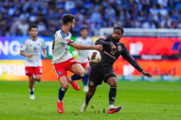 Fabio Vieira (Hamburger SV, 20), Phillipp Mwene (1. FSV Mainz 05, 02) GER, Hamburger SV vs. 1. FSV Mainz 05, Fußball, 1. Bundesliga, Spieltag 02, Saison 2026 2027, 06.09.2026 DFL REGULATIONS PROHIBIT ANY USE OF PHOTOGRAPHS AS IMAGE SEQUENCES AND OR QUASI-VIDEO GER, Hamburger SV vs. 1. FSV Mainz 05, Fußball, 1. Bundesliga, Spieltag 02, Saison 2026 2027, 06.09.2026 Hamburg *** Fabio Vieira, Hamburger SV, 20, Phillipp Mwene, 1. FSV Mainz 05, 02 GER, Hamburger SV vs. 1. FSV Mainz 05, Soccer, Bundesliga 1, Matchday 02, 2026–2027 Season, September 6, 2026 DFL regulations prohibit any use of photographs as image sequences and or quasi-video GER, Hamburger SV vs. 1. FSV Mainz 05, soccer, 1st Bundesliga, Matchday 02, 2026–2027 season, September 6, 2026, Hamburg Copyright: xEibner-Pressefoto MarcelxvonxFehrnx EP_MFN