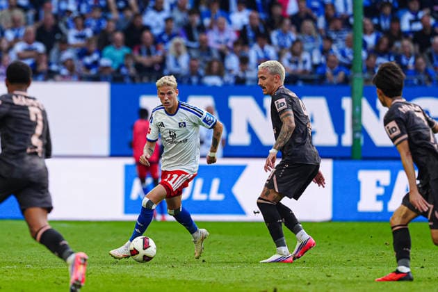 Albert Gronbaek (Hamburger SV, 11), Phillip Tietz (1. FSV Mainz 05, 09) GER, Hamburger SV vs. 1. FSV Mainz 05, Fußball, 1. Bundesliga, Spieltag 02, Saison 2026 2027, 06.09.2026 DFL REGULATIONS PROHIBIT ANY USE OF PHOTOGRAPHS AS IMAGE SEQUENCES AND OR QUASI-VIDEO GER, Hamburger SV vs. 1. FSV Mainz 05, Fußball, 1. Bundesliga, Spieltag 02, Saison 2026 2027, 06.09.2026 Hamburg *** Albert Gronbaek, Hamburger SV, 11; Phillip Tietz, 1 FSV Mainz 05, 09 GER; Hamburger SV vs. 1 FSV Mainz 05, Soccer, Bundesliga 1, Matchday 02, 2026–2027 Season, September 6, 2026 DFL regulations prohibit any use of photographs as image sequences and or quasi-video GER, Hamburger SV vs. 1. FSV Mainz 05, Soccer, 1st Bundesliga, Matchday 02, 2026–2027 season, September 6, 2026, Hamburg Copyright: xEibner-Pressefoto MarcelxvonxFehrnx EP_MFN