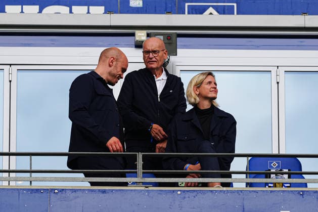 Henrik Köncke (Hamburger SV, Präsident), Michael Papenfuß (Hamburger SV, Aufsichtsratsvorsitzender), Laura Ludwig GER, Hamburger SV vs. 1. FSV Mainz 05, Fußball, 1. Bundesliga, Spieltag 02, Saison 2026 2027, 06.09.2026 DFL REGULATIONS PROHIBIT ANY USE OF PHOTOGRAPHS AS IMAGE SEQUENCES AND OR QUASI-VIDEO GER, Hamburger SV vs. 1. FSV Mainz 05, Fußball, 1. Bundesliga, Spieltag 02, Saison 2026 2027, 06.09.2026 Hamburg *** Henrik Köncke, Hamburger SV, President; Michael Papenfuß, Hamburger SV, Chairman of the Supervisory Board; Laura Ludwig (GER), Hamburger SV vs. 1. FSV Mainz 05, Soccer, Bundesliga 1, Matchday 2, 2026–2027 Season, September 6, 2026 DFL regulations prohibit any use of photographs as image sequences and or quasi-video GER, Hamburger SV vs. 1. FSV Mainz 05, soccer, 1st Bundesliga, Matchday 02, 2026–2027 season, September 6, 2026, Hamburg Copyright: xEibner-Pressefoto MarcelxvonxFehrnx EP_MFN