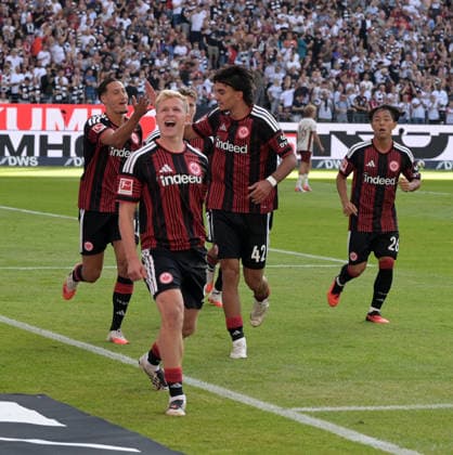 Torjubel von Jonathan Burkardt. nach seinem Tor zum 1:0 fotografiert beim Fußball Bundesliga Spiel Eintracht Frankfurt gegen den. FC Augsburg am 6.9.2026 in Frankfurt. (DFL DFB REGULATIONS PROHIBIT ANY USE OF PHOTOGRAPHS as IMAGE SEQUENCES and or QUASI-VIDEO) *** Jonathan Burkardt celebrating his goal to make it 1–0, photographed during the Bundesliga soccer match between Eintracht Frankfurt and FC Augsburg on September 6, 2026, in Frankfurt. DFL and DFB regulations prohibit any use of photographs as image sequences and or quasi-video.