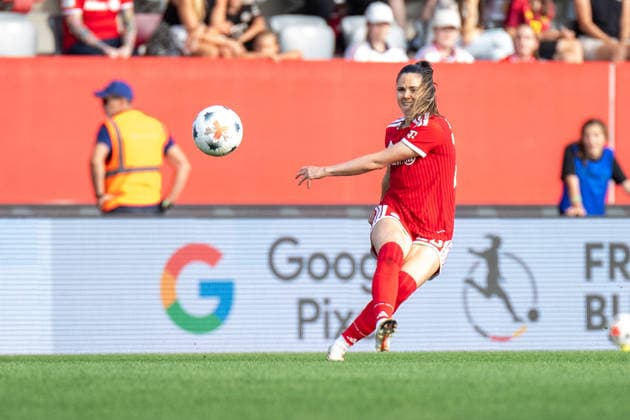 Sarah Zadrazil (25 FC Bayern) in Aktion beim Google Pixel Frauen Bundesligaspiel FC Bayern München - SC Freiburg am 06.09.2026. München FC Bayern Campus Bayern Deutschland *** Sarah Zadrazil, 25, FC Bayern in action during the Google Pixel Women s Bundesliga match between FC Bayern Munich and SC Freiburg on September 6, 2026, in Munich at the FC Bayern Campus, Bavaria, Germany