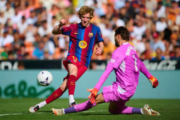 Valencia CF v FC Barcelona, Barca - LaLiga EA Sports 2026 27 VALENCIA, SPAIN - SEPTEMBER 6: Anthony Gordon of FC Barcelona shooting to goal during the LaLiga EA Sports 2026 27 match between Valencia CF and FC Barcelona at Mestalla Stadium on September 6, 2026, in Valencia, Spain. (Photo by Francisco Macia Photo Players Images Magara Press) Valencia Mestalla Stadium Spain Copyright: xFranciscoxMaciax