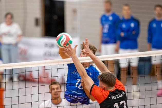 TVV-Pokalfinale Herren: Blue Volleys Gotha vs. 1. VSV Jena 90; Erfurt; 06.09.2026 Lauritz Jastrow ( 10; Blue Volleys Gotha) gegen Noah Henkel ( 13; 1. VSV Jena 90) TVV-Pokalfinale Herren: Blue Volleys Gotha vs. 1. VSV Jena 90; Riethsporthalle Erfurt; 06.09.2026 Copyright: xBEAUTIFULxSPORTS Duehringx