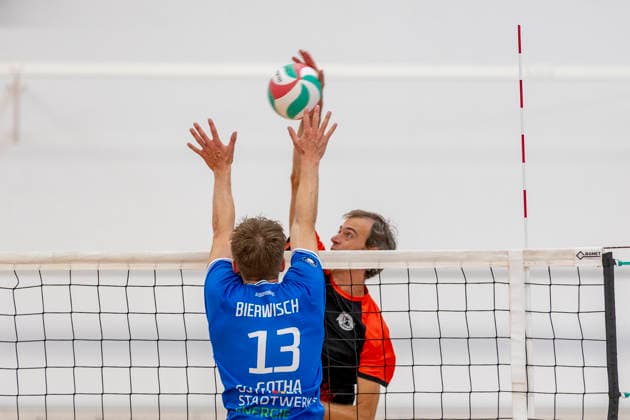 TVV-Pokalfinale Herren: Blue Volleys Gotha vs. 1. VSV Jena 90; Erfurt; 06.09.2026 Hans Cipowicz ( 5; 1. VSV Jena 90) gegen Ben Bierwisch ( 13; Blue Volleys Gotha) TVV-Pokalfinale Herren: Blue Volleys Gotha vs. 1. VSV Jena 90; Riethsporthalle Erfurt; 06.09.2026 Copyright: xBEAUTIFULxSPORTS Duehringx