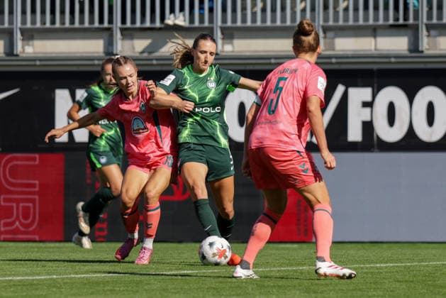 06.09.2026, xgrfx, Fussball Google Pixel Frauen-Bundesliga, VfL Wolfsburg - SV Werder Bremen v.l. Lara Prasnikar (VfL Wolfsburg) Wolfsburg *** September 6, 2026, xgrfx, Soccer, Google Pixel, Women s Bundesliga, VfL Wolfsburg vs. SV Werder Bremen, Lara Prasnikar, VfL Wolfsburg, Wolfsburg