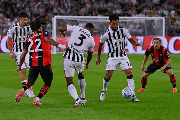 SOCCER - Serie A - Juventus FC vs. AC Milan Photo by IPA ABACAPRESS.COM88207776 - Douglas Luiz (Juventus FC) in action during the Juventus FC vs. AC Milan Serie A soccer match in Turin, Italy, on September 6, 2026 Turin Italy  Copyright: xIPAxSport ABACAx
