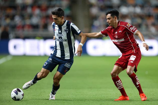 Jorge Díaz (right) of Toluca challenges Fidel Ambríz of Monterrey for the ball in a Leagues Cup final match between Toluca and Monterrey at Shell Energy Stadium in Houston, USA, 06 September 2026. Final Leagues Cup: Toluca - Monterrey !ACHTUNG: NUR REDAKTIONELLE NUTZUNG!  Copyright: xCarlosxRamírezx AME5217 20260907-55021326562_1