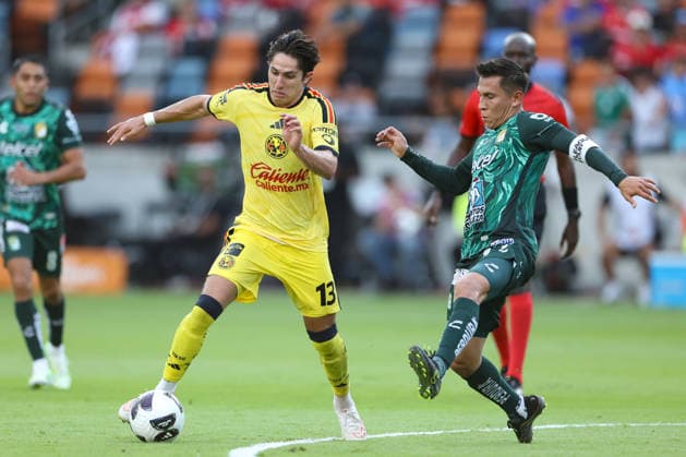 Alan Cervantes (L) of America controls the ball during a Leagues Cup third-place match at Shell Energy Stadium in Houston, USA, 06 September 2026. Leagues Cup: Leon - America !ACHTUNG: NUR REDAKTIONELLE NUTZUNG!  Copyright: xCarlosxRamírezx AME5174 0866110295st