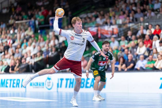 Felix Mart (TuSEM Essen, 03) fuehrt einen Siebenmeter aus, der gehalten wird von Malte Semisch (GWD Minden, 01) GER, GWD Minden vs. TuSEM Essen, Handball, 2. Bundesliga, 2. Spieltag, Spielzeit 2026 2027, 06.09.2026 GER, GWD Minden vs. TuSEM Essen, Handball, 2. Bundesliga, 2. Spieltag, Spielzeit 2026 2027, 06.09.2026 Minden Copyright: xEibner-Pressefoto JanxRollingerx EP_JSK