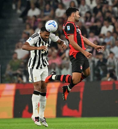 (260907) -- TURIN, Sept. 7, 2026 -- Juventus Bremer (L) vies with AC Milan s Goncalo Ramos during a Serie A football match between Juventus and AC Milan in Turin, Italy, Sept. 6, 2026. (Photo by Xinhua) (SP)ITALY-TURIN-FOOTBALL-SERIE A-JUVENTUS VS AC MILAN AlbertoxLingria 