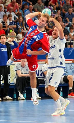 06.09.2026, Deutschland, Bietigheim, Handball Bundesliga, Saison 2026 2027 SG BBM Bietigheim vs. TBV Lemgo, v.l. Mathias Larson (BBM), Christian OÂ Sullivan (TBV)