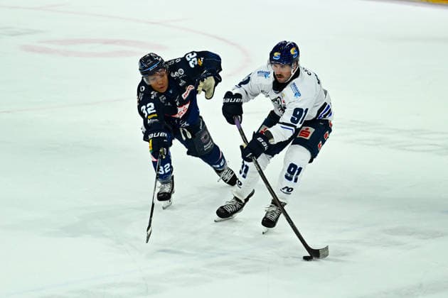 Ricardo Hendreschke (Dresdner Eisloewen, 32) Brendan O Donnell (EC Kassel Huskies, 91) Dresdner Eisloewen vs. EC Kassel Huskies, Testspiel 2. Eishockey Bundesliga Herren, Spielzeit 2026 2027, 06.09.2026 Dresdner Eisloewen vs. EC Kassel Huskies, Testspiel 2. Eishockey Bundesliga Herren, Spielzeit 2026 2027, 06.09.2026 Dresden *** Ricardo Hendreschke, Dresdner Eisloewen, 32; Brendan O Donnell, EC Kassel Huskies, 91; Dresdner Eisloewen vs. EC Kassel Huskies, Exhibition Game 2, Men s Ice Hockey Bundesliga, 2026–2027 Season, September 6, 2026, Dresdner Eisloewen vs. EC Kassel Huskies, Exhibition Game 2, Men’s Ice Hockey Bundesliga, 2026–2027 season, September 6, 2026, Dresden Copyright: xEibner-Pressefoto xHoepnerx EP_PHR