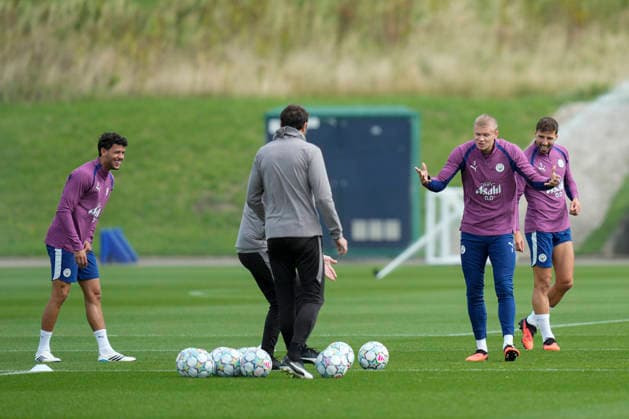 Manchester City Training Erling Haaland of Manchester City gestures as he jokes with team mates during the Manchester City Training Session ahead of the UEFA Champions League Round 1 game against FC Porto at the Etihad Campus, Manchester, England on 7 September 2026 Credit: Steve Flynn Every Second Media Editorial use only. All images are copyright Every Second Media Limited. No images may be reproduced without prior permission. Copyright: xIMAGO EveryxSecondxMediax ESM-2141-0070 StevexFlynnx xEveryxSecondxMediax