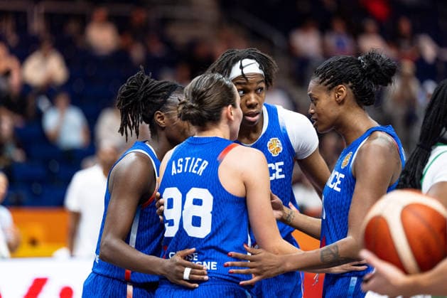 franzoesische Mannschaft beim Huddle, Migna Toure (Frankreich, 28), Pauline Astier (Frankreich, 98), Dominique Malonga (Frankreich, 14), GER, Nigeria vs. Frankreich, Basketball, FIBA Women s World Cup 2026, Gruppenphase, Spieltag 3, 07.09.2026 GER, Nigeria vs. Frankreich, Basketball, FIBA Women s World Cup 2026, Gruppenphase, Spieltag 3, 07.09.2026 Berlin Copyright: xEibner-Pressefoto MaxxVincenx EP_MVN