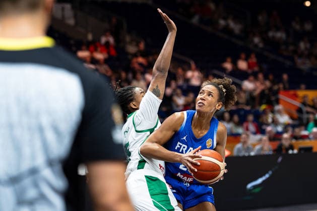 Marieme Badiane (Frankreich, 22) im Zweikampf mit Jordan Obi (Nigeria, 05), GER, Nigeria vs. Frankreich, Basketball, FIBA Women s World Cup 2026, Gruppenphase, Spieltag 3, 07.09.2026 GER, Nigeria vs. Frankreich, Basketball, FIBA Women s World Cup 2026, Gruppenphase, Spieltag 3, 07.09.2026 Berlin Copyright: xEibner-Pressefoto MaxxVincenx EP_MVN