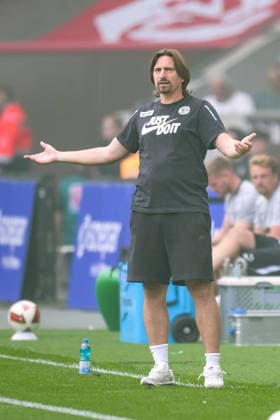 DUISBURG, GERMANY - SEPTEMBER 5: Head Coach Elversberg Vincent Wagner during the DFB Cup 2026 27 match between MSV Duisburg and SV Elversberg at Schauinsland-Reisen-Arena on September 5, 2026 in Duisburg, Germany. (Photo by Markus Fischer 24passion) Duisburg Schauinsland-Reisen-Arena Germany *** DUISBURG, GERMANY, SEPTEMBER 5: Elversberg Head Coach Vincent Wagner during the DFB Cup 2026–27 match between MSV Duisburg and SV Elversberg at Schauinsland Reisen Arena on September 5, 2026 in Duisburg, Germany. Photo by Markus Fischer. 24passion, Duisburg, Schauinsland Reisen Arena, Germany Copyright: 24passionx