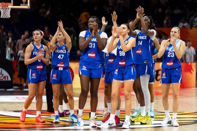 franzoesische Mannschaft jubelt Jubel nach Sieg Spielende, Carla Leite (Frankreich, 00), Romane Bernies (Frankreich, 47), Aminata Gueye (Frankreich, 31), Pauline Astier (Frankreich, 98), Dominique Malonga (Frankreich, 14), Marine Johannes (Frankreich, 23), GER, Nigeria vs. Frankreich, Basketball, FIBA Women s World Cup 2026, Gruppenphase, Spieltag 3, 07.09.2026 GER, Nigeria vs. Frankreich, Basketball, FIBA Women s World Cup 2026, Gruppenphase, Spieltag 3, 07.09.2026 Berlin Copyright: xEibner-Pressefoto MaxxVincenx EP_MVN