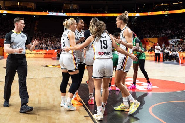 deutsche Mannschaft beim Huddle, Emma Eichmeyer (Deutschland, 09), Nyara Sabally (Deutschland, 08), Luisa Geiselsoder (Deutschland, 15), Britta Daub (Deutschland, 19), Leonie Fiebich (Deutschland, 13), GER, Deutschland vs. Mali, Basketball, FIBA Women s World Cup 2026, Gruppenphase, Spieltag 3, 07.09.2026 GER, Deutschland vs. Mali, Basketball, FIBA Women s World Cup 2026, Gruppenphase, Spieltag 3, 07.09.2026 Berlin Copyright: xEibner-Pressefoto MaxxVincenx EP_MVN