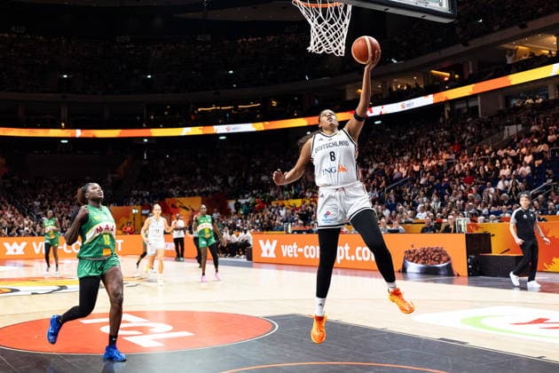 Nyara Sabally (Deutschland, 08) beim Korbleger, Alima Dembele (Mali, 12), GER, Deutschland vs. Mali, Basketball, FIBA Women s World Cup 2026, Gruppenphase, Spieltag 3, 07.09.2026 GER, Deutschland vs. Mali, Basketball, FIBA Women s World Cup 2026, Gruppenphase, Spieltag 3, 07.09.2026 Berlin Copyright: xEibner-Pressefoto MaxxVincenx EP_MVN