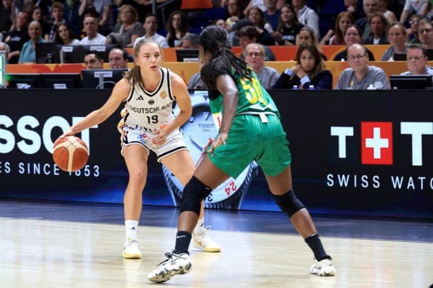 07.09.2026, GER, Basketball, Damen, FIBA Basketball WM, 2026, Germany vs Czechia Britta Daub ( Deutschland 19 ), Djeneba N Diaye ( Mali 50 ) Berlin Uber Arena Berlin Deutschland Copyright: xNordphotox xEnglerx