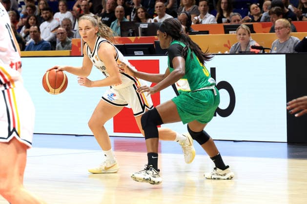 07.09.2026, GER, Basketball, Damen, FIBA Basketball WM, 2026, Germany vs Czechia Britta Daub ( Deutschland 19 ), Djeneba N Diaye ( Mali 50 ) Berlin Uber Arena Berlin Deutschland Copyright: xNordphotox xEnglerx