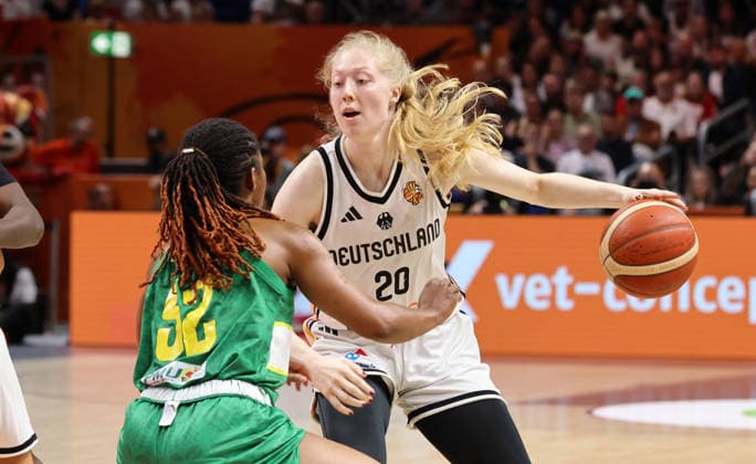 Rokia Doumbia, Frieda Bühner am Ball Zweikampf Spielszene Aktion Basketball FIBA World Cup Weltmeisterschaft Frauen WM Saison 2026 2027 07.09.2026 DBB Deutschland GER vs Mali