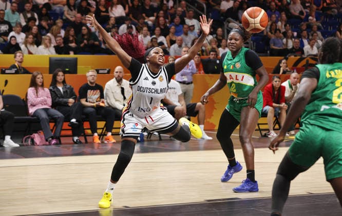 Alexis Peterson, Alima Dembele Zweikampf Spielszene Aktion Basketball FIBA World Cup Weltmeisterschaft Frauen WM Saison 2026 2027 07.09.2026 DBB Deutschland GER vs Mali