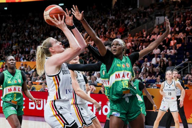 Marie Guelich (Germany) und Mama Cisse (Mali) battle for the ball during the FIBA Women s Basketball World Cup Germany 2026 group match between Germany and Mali at Berlin Arena on September 7, 2026 in Berlin, Germany. (Photo by Marco Steinbrenner DeFodi Images) -