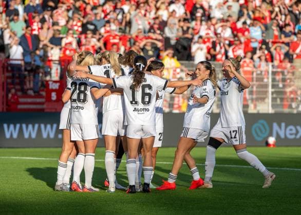 Fußball, Frauen, Saison 2026 2027, Google Pixel Frauen-Bundesliga (3. Spieltag), 1. FC Union Berlin - Eintracht Frankfurt, Frankfurter Jubel nach Tor zum 0:1, 07.09.2026, *** Soccer, Women, 2026–2027 Season, Google Pixel Women s Bundesliga Matchday 3, 1. FC Union Berlin vs. Eintracht Frankfurt, Frankfurt fans celebrate after the 0–1 goal, September 7, 2026, Copyright: xMatthiasxKochx