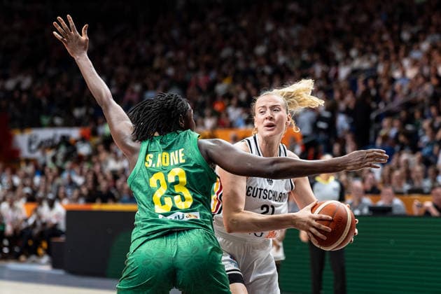 Marie Guelich (Deutschland, 21) im Dribbling, Sika Kone (Mali, 23), GER, Deutschland vs. Mali, Basketball, FIBA Women s World Cup 2026, Gruppenphase, Spieltag 3, 07.09.2026 GER, Deutschland vs. Mali, Basketball, FIBA Women s World Cup 2026, Gruppenphase, Spieltag 3, 07.09.2026 Berlin Copyright: xEibner-Pressefoto MaxxVincenx EP_MVN