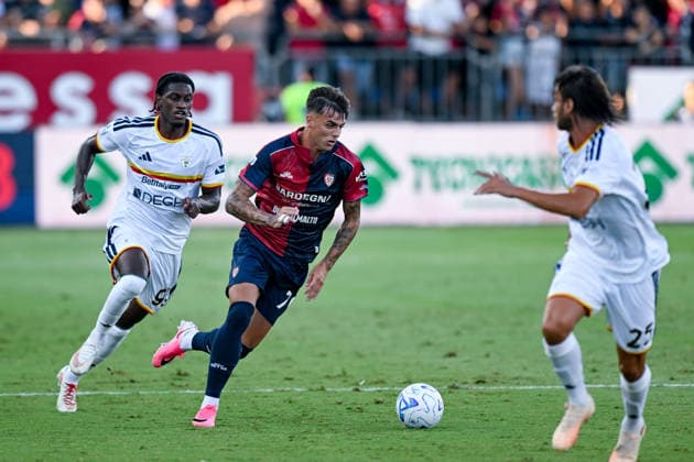 Cagliari s Daniel Maldini in action during the Serie A soccer match between Cagliari Calcio and Lecce at the Unipol Domus in Cagliari, Sardinia - Monday 7th september 2026. - Soccer  Copyright: xGianlucaxZuddas LaPressex