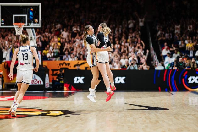 FIBA Women™s Basketball World Cup 2026: Deutschland vs. Mali, 07.09.2026 Luisa Geiselsoder (Deutschland, 15) jubelt mit Emily Bessoir (Deutschland, 22); Basketball, FIBA Women™s Basketball World Cup 2026, Gruppenphase, Gruppe A, 3. Spieltag: Deutschland vs. Mali am 07.09.2026 in der Uber Arena, Berlin Copyright: xBEAUTIFULxSPORTS Tonhäuserx