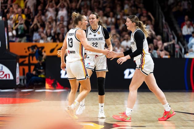 Leonie Fiebich (Deutschland, 13), Emily Bessoir (Deutschland, 22) und Luisa Geiselsoder (Deutschland, 15) jubelt Jubel, GER, Deutschland vs. Mali, Basketball, FIBA Women s World Cup 2026, Gruppenphase, Spieltag 3, 07.09.2026 GER, Deutschland vs. Mali, Basketball, FIBA Women s World Cup 2026, Gruppenphase, Spieltag 3, 07.09.2026 Berlin Copyright: xEibner-Pressefoto MaxxVincenx EP_MVN